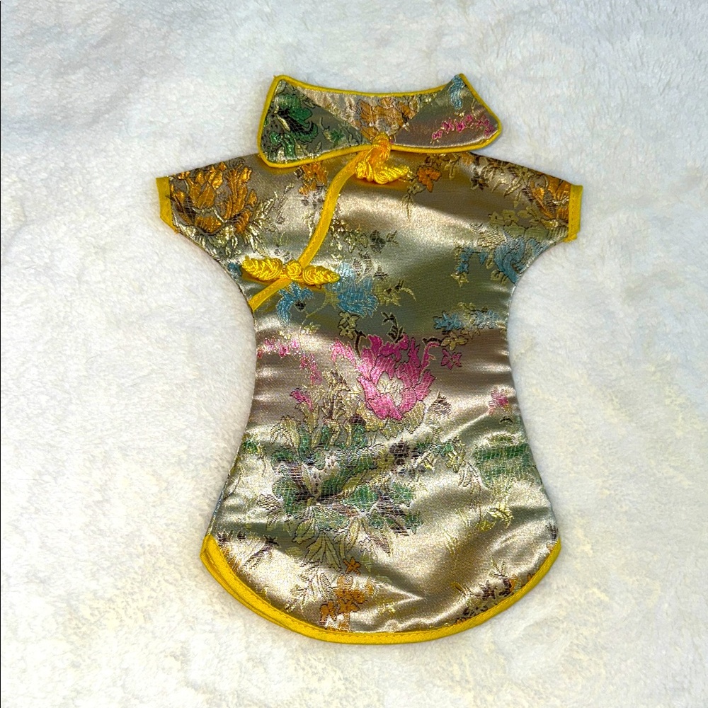Floral Oriental Wine Bottle Cover Wine Bottle Covers: Silk Brocade Table Decor